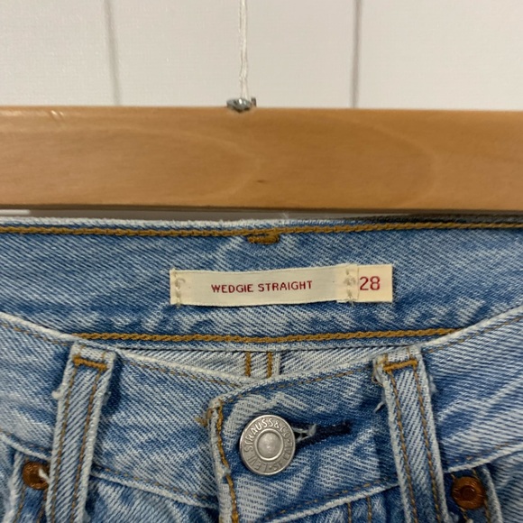 Levi’s premium distressed wedgie straight jeans - Picture 2 of 3